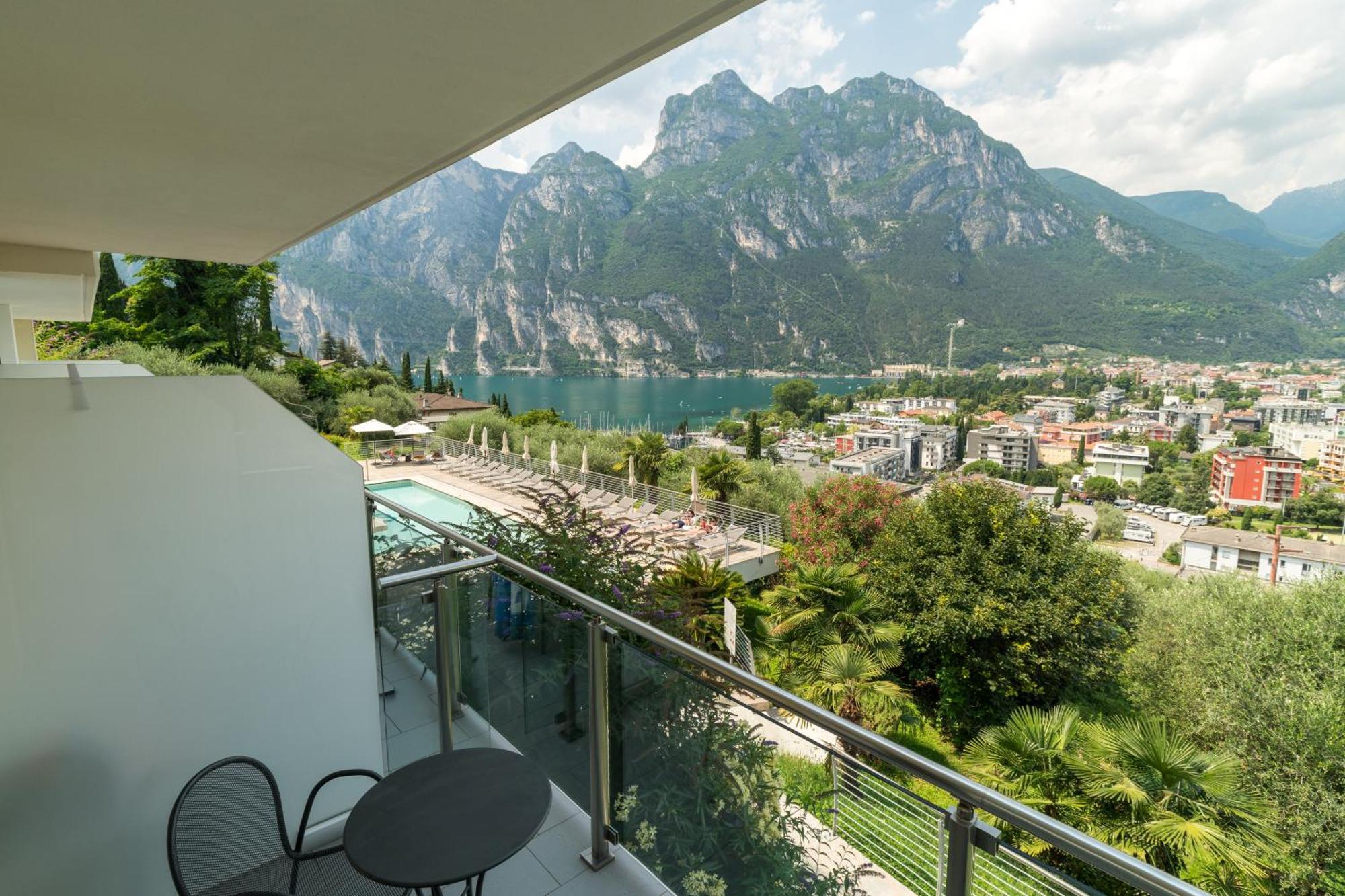 Benacus Panoramic Hotel 3*